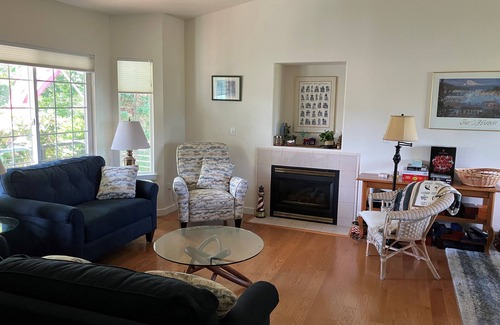 West Lake Stevens House | Charming 3-bedroom house with WiFi, AC in serene Marysville.