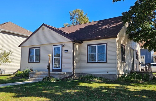 Two Rivers House | Charming 3 bedroom house in Two Rivers- Steps from Lake Michigan. Move in ready