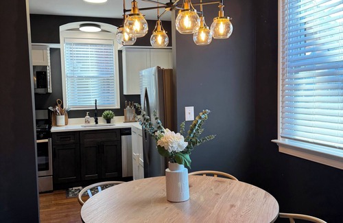 North Michigan Park House | Charming 3-bedroom house with WiFi and AC in Washington