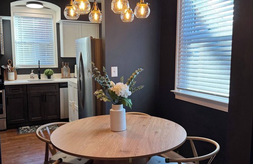 North Michigan Park House | Charming 3-bedroom house with WiFi and AC in Washington