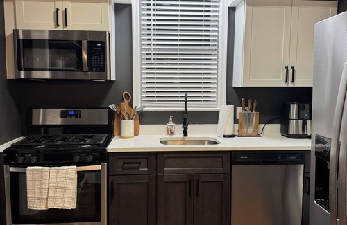 North Michigan Park House | Charming 3-bedroom house with WiFi and AC in Washington