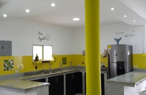 Ballenita House | Charming 3-bedroom house with Pool WiFi, AC in Ballenita near to the beach.