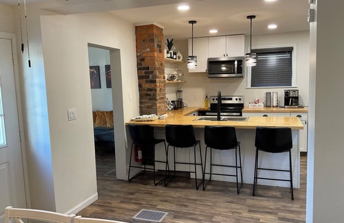 Latonia House | Charming 3-bedroom house with AC and WiFi in welcoming Covington.