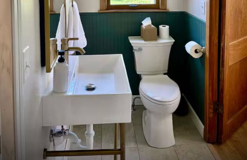 Lake Elmo House | Charming 3-bedroom house with WiFi, AC in lovely Lake Elmo
