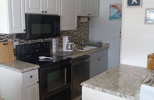 Tropic House | Charming 3-bedroom house in wonderful Melbourne with WiFi, AC