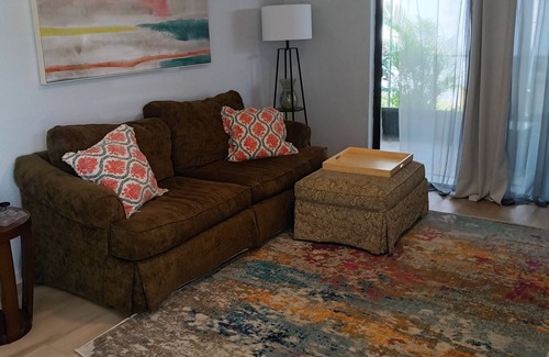 Tropic House | Charming 3-bedroom house in wonderful Melbourne with WiFi, AC