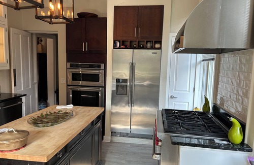 Fifth Ward House | Charming 3-bedroom house in Milwaukee. 10 minutes to the convention center.