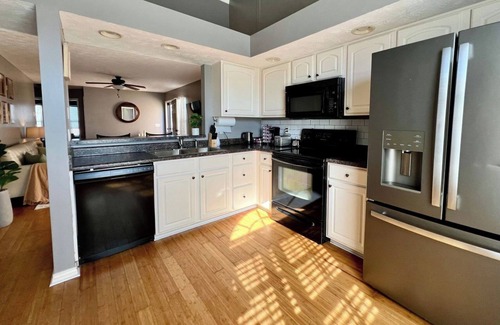 Owensboro House | Charming 3-bedroom house with king bed , pet friendly