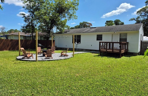 Southeast Pensacola House | Charming 3-bedroom house with WiFi, AC in fantastic Pensacola