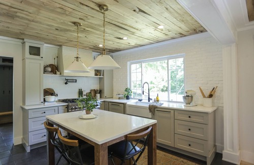 Salisbury House | Charming 3-bedroom home with gardens & chickens