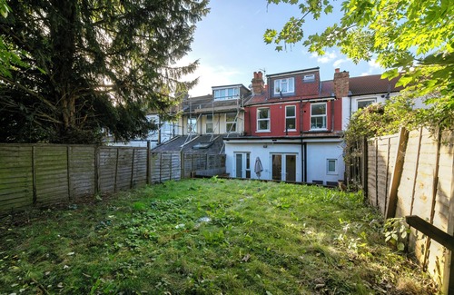Edgware House | Charming 3-bedroom house in serene Edgware