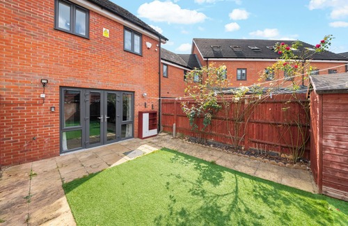 Reading City Centre House | Charming 3 Bedroom House in Reading