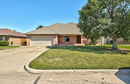 Del City House | Charming 3-bedroom house with AC, WiFi in Del City