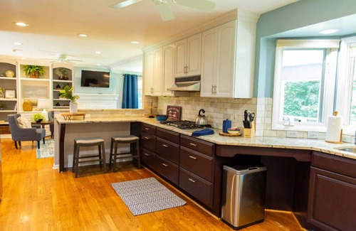 Dunwoody House | Charming 3-bedroom house with in-law suite in Dunwoody