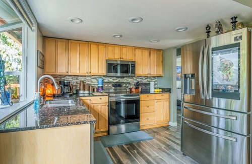 Inglewood-Finn Hill House | Charming 3-bedroom house with WiFi, AC in delightful Kirkland. Hot Tub