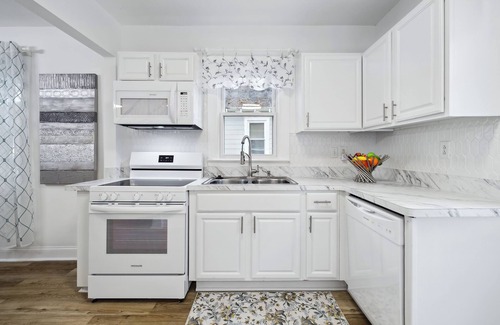 Mosby House | Charming 3-bedroom house in amazing Richmond with AC, WiFi!