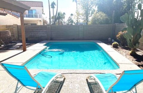 Artemina House | Charming 3-bedroom house in Gilbert by beautiful lakes with AC
