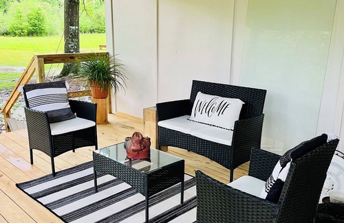Jones House | Charming 3-bedroom house in the country with all the amenities of home.