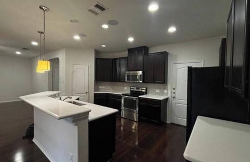 Leander House | Charming 3-bedroom house with WiFi, AC in welcoming Leander