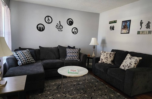 Whitehaven House | Charming 3-bedroom house in lovely Memphis with AC, WiFi