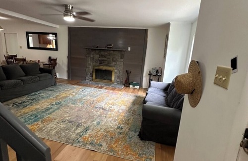 Milford House | Charming 3-bedroom house in peaceful Milford near lake beach