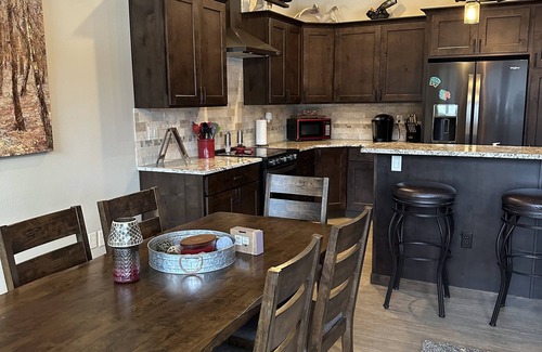 Cusick House | Charming 3-bedroom house on the river ready for fun in the sun.