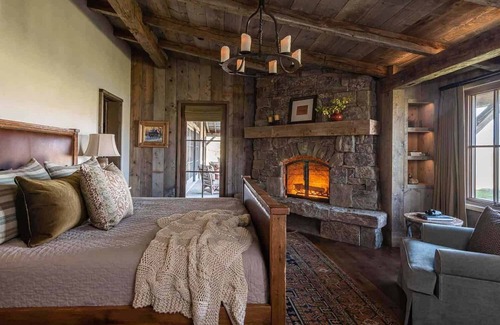 Felton House | Charming 3-bedroom house with lakefront view and AC in Felton
