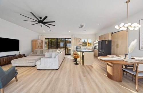 Drexel Heights House | Charming 3-bedroom house in wonderful Tucson with stunning views all around