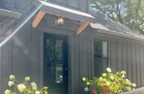 Sunnyvale House | Charming 3-bedroom Modern Barndo on small farm in Sunnyvale.