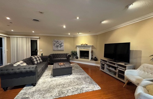 Sherwood Forest and Thistle Development House | Charming 3-bedroom single house in Anaheim with WiFi, AC. Close to DISNEYLAND