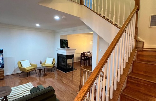 Burtonsville House | Charming 3-bedroom townhome in Burtonsville with a great view