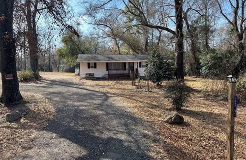 Fort Valley House | Charming 3-bedroom house, close to I-75, Ga National Fairgrounds, Robins.