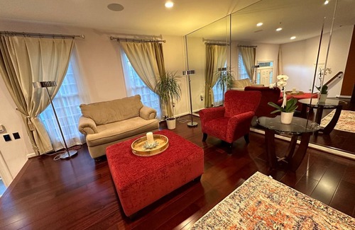 Gaithersburg House | Charming 3-bedroom family friendly townhome with AC and WiFi in Gaithersburg