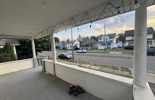 Johnson City House | Charming 3-Bedroom Home – Comfort & Space for the Whole Family in Johnson City