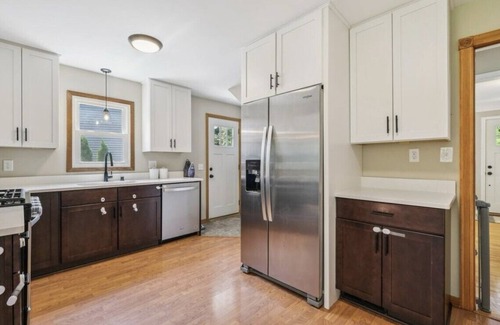 St. Louis Park House | Charming 3-bedroom house in Saint Louis Park, Family Friendly and Pet Friendly!