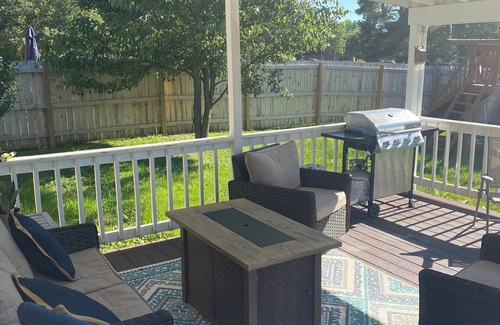 Orchard Park House | Charming 3-bedroom house in delightful Orchard Park with WiFi, AC