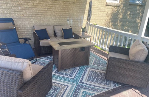 Orchard Park House | Charming 3-bedroom house in delightful Orchard Park with WiFi, AC