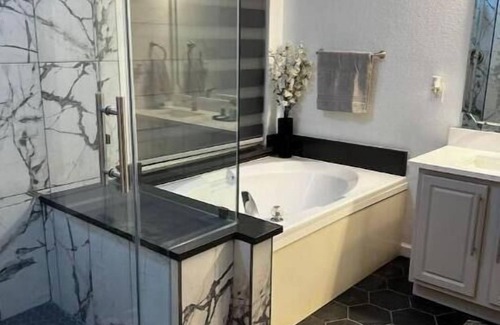Far North Central House | Charming 3-bedroom house in San Antonio with WiFi and AC