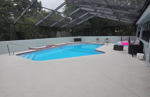 Spring Hill House | Charming 3-bedroom home, Springhill, heated pool, , 3bdrms 2bath, daybed sleep 8