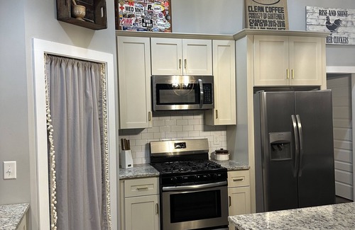 Kedron Other | Charming 3-bedroom farmhouse in Santa Fe with WiFi, AC
