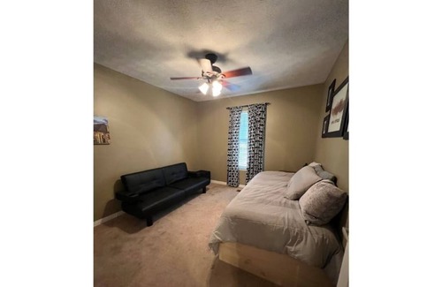 Cullman House | Charming 3 Bedroom with Hot Tub in city limits.