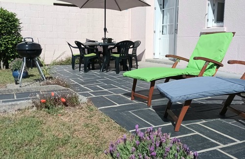 Guilvinec House | Charming 3* seaside house with garden. All on foot. Beach 80 metres away.