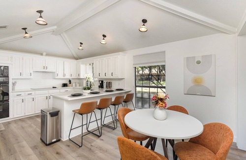 Allen House | Charming 3BR home with Pool, Hot Tub and King Bed in Allen