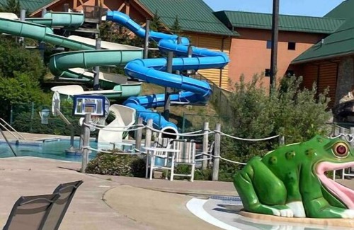 Warrens Cabin | Charming 4 Bd/3.5 bath Cabin Upper and Lower Level-separate units one building