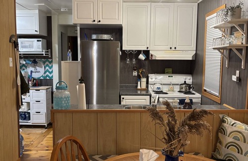 Adolphustown Cottage | Charming 4-bedroom cottage in lovely Greater Napanee with AC