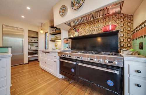 Rossmoyne House | Charming 4-bedroom house with WiFi, AC in fabulous Glendale