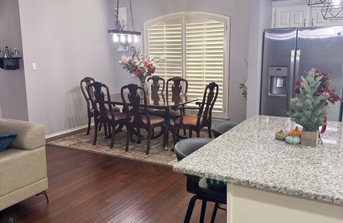 Denton House | Charming 4-bedroom house with AC and WiFi in pleasant Denton