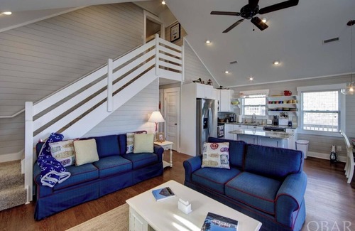 Buxton Cottage | Charming 4-bedroom oceanfront cottage with AC and WiFi in Buxton.
