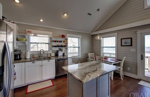 Buxton Cottage | Charming 4-bedroom oceanfront cottage with AC and WiFi in Buxton.