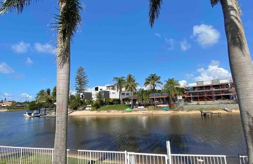 Mermaid Waters House | Charming 4 Bedroom Waterfront Home W/Pool Near Casino